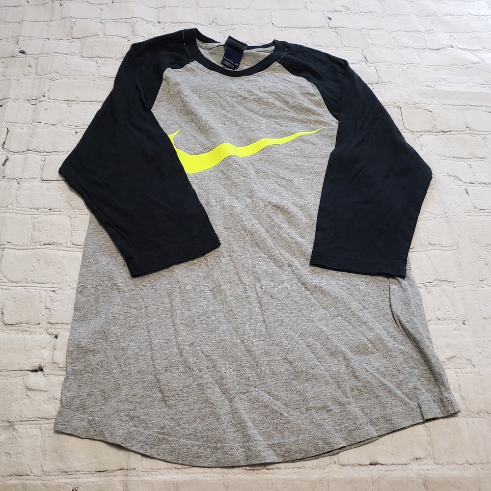 Nike 3/4 sleeve Men's t-shirt. Small.